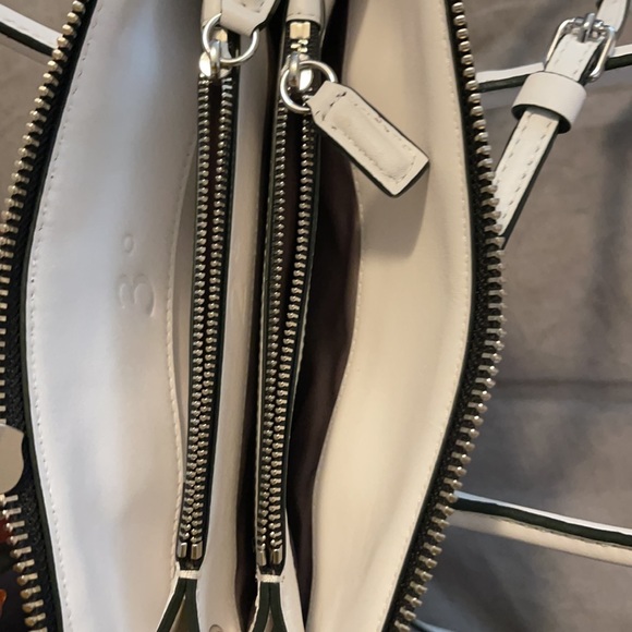 Delaroq White Crossbody Purse - Picture 5 of 7